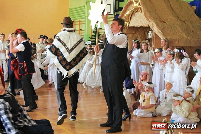 Zdjęcie w galerii na portalu naszraciborz.pl: Radosne i wzruszające jasełka w ZSS wiadomości z regionu
