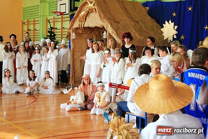 Zdjęcie w galerii na portalu naszraciborz.pl: Radosne i wzruszające jasełka w ZSS wiadomości z regionu