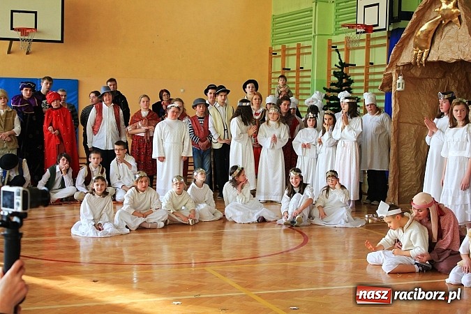 Zdjęcie w galerii na portalu naszraciborz.pl: Radosne i wzruszające jasełka w ZSS wiadomości z regionu
