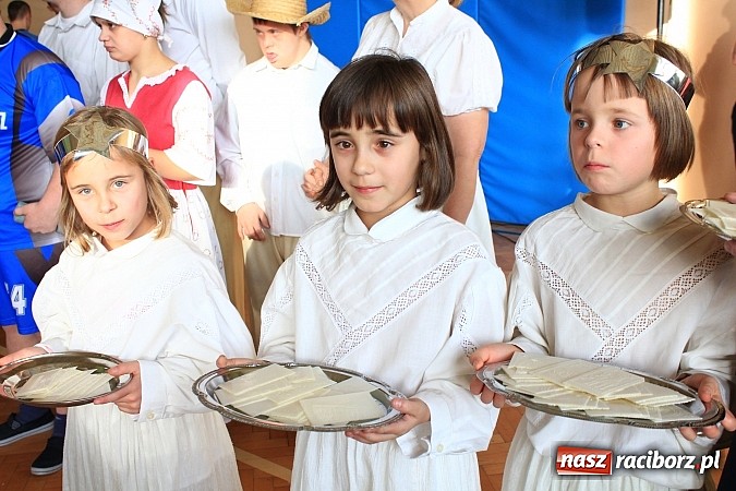 Zdjęcie w galerii na portalu naszraciborz.pl: Radosne i wzruszające jasełka w ZSS wiadomości z regionu