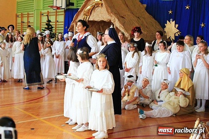 Zdjęcie w galerii na portalu naszraciborz.pl: Radosne i wzruszające jasełka w ZSS wiadomości z regionu