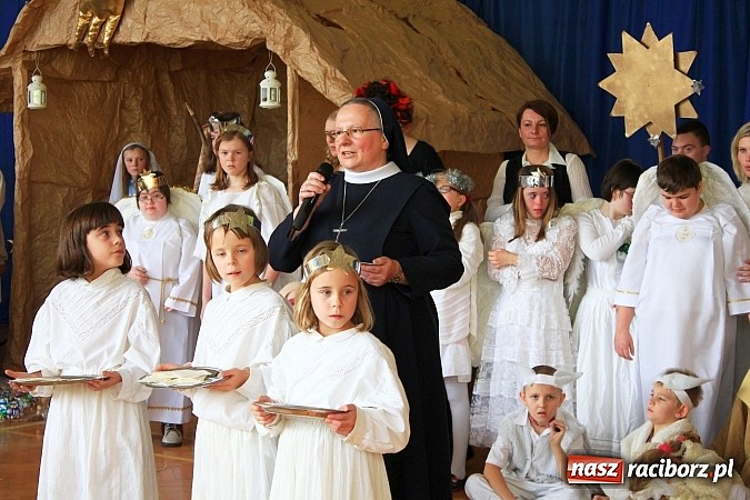 Zdjęcie w galerii na portalu naszraciborz.pl: Radosne i wzruszające jasełka w ZSS wiadomości z regionu