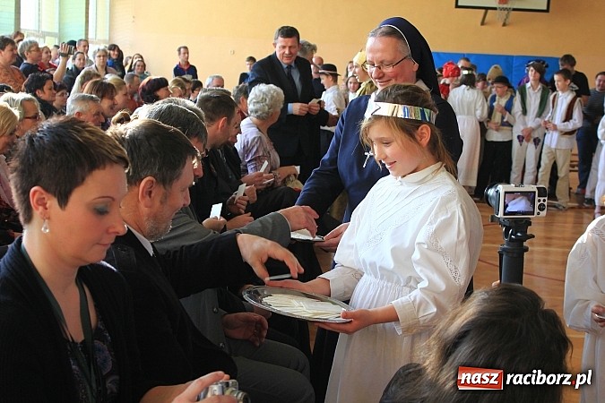 Zdjęcie w galerii na portalu naszraciborz.pl: Radosne i wzruszające jasełka w ZSS wiadomości z regionu