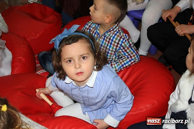 Zdjęcie w galerii na portalu naszraciborz.pl: W bibliotece zabrzmiały kolędy i pastorałki wiadomości z regionu