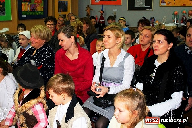 Zdjęcie w galerii na portalu naszraciborz.pl: W bibliotece zabrzmiały kolędy i pastorałki wiadomości z regionu