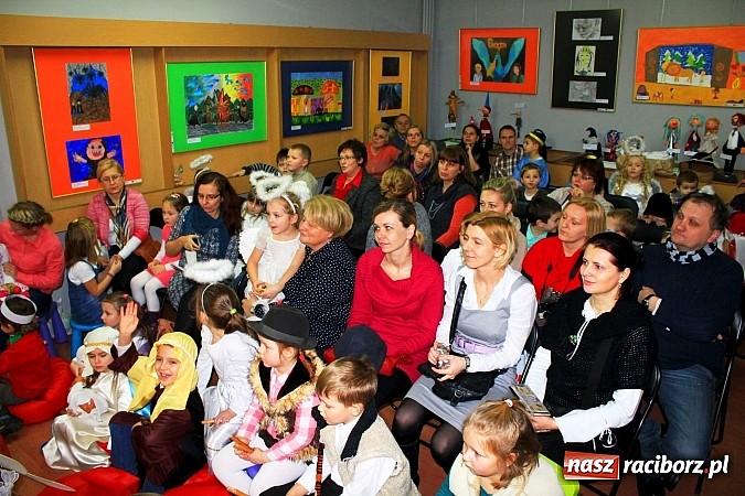 Zdjęcie w galerii na portalu naszraciborz.pl: W bibliotece zabrzmiały kolędy i pastorałki wiadomości z regionu