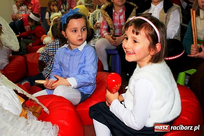 Zdjęcie w galerii na portalu naszraciborz.pl: W bibliotece zabrzmiały kolędy i pastorałki wiadomości z regionu