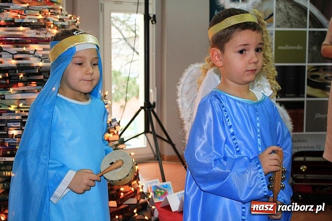 Zdjęcie w galerii na portalu naszraciborz.pl: W bibliotece zabrzmiały kolędy i pastorałki wiadomości z regionu