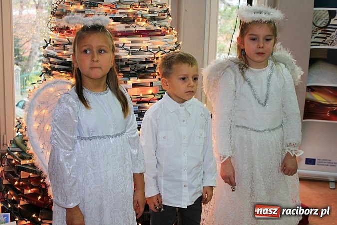 Zdjęcie w galerii na portalu naszraciborz.pl: W bibliotece zabrzmiały kolędy i pastorałki wiadomości z regionu