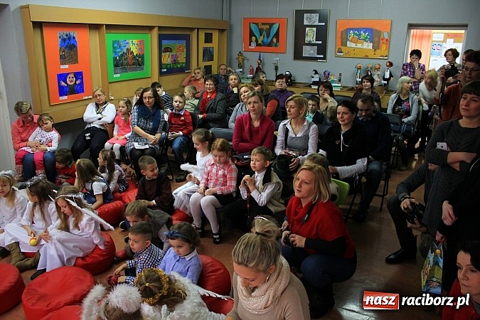 Zdjęcie w galerii na portalu naszraciborz.pl: W bibliotece zabrzmiały kolędy i pastorałki wiadomości z regionu