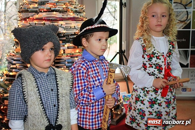 Zdjęcie w galerii na portalu naszraciborz.pl: W bibliotece zabrzmiały kolędy i pastorałki wiadomości z regionu