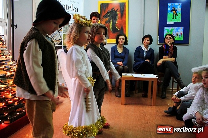 Zdjęcie w galerii na portalu naszraciborz.pl: W bibliotece zabrzmiały kolędy i pastorałki wiadomości z regionu
