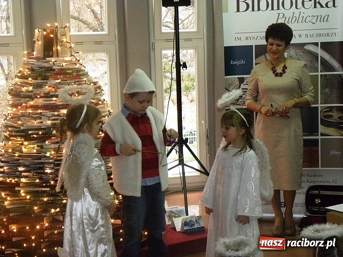 Zdjęcie w galerii na portalu naszraciborz.pl: W bibliotece zabrzmiały kolędy i pastorałki wiadomości z regionu
