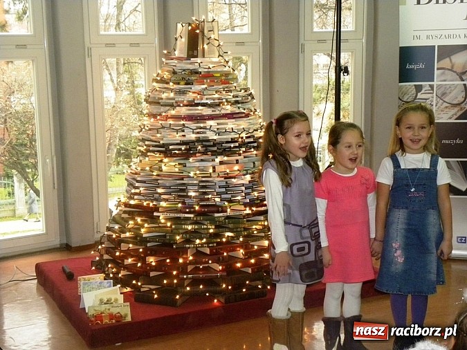 Zdjęcie w galerii na portalu naszraciborz.pl: W bibliotece zabrzmiały kolędy i pastorałki wiadomości z regionu