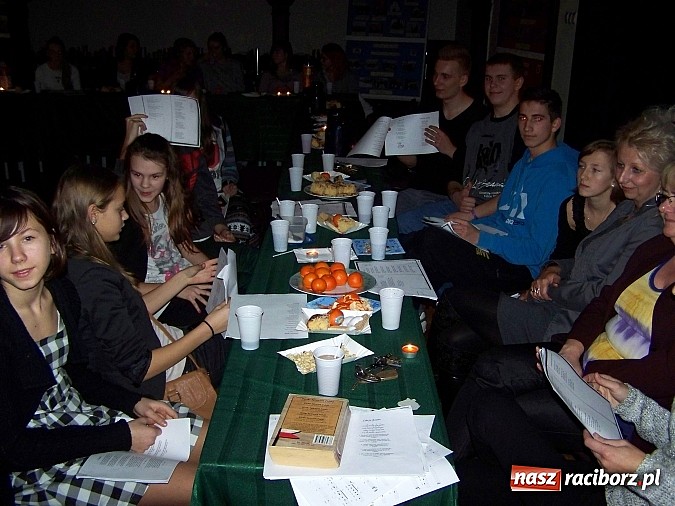 Zdjęcie w galerii na portalu naszraciborz.pl: Spotkanie wigilijne w Gimnazjum Nr 5 wiadomości z regionu