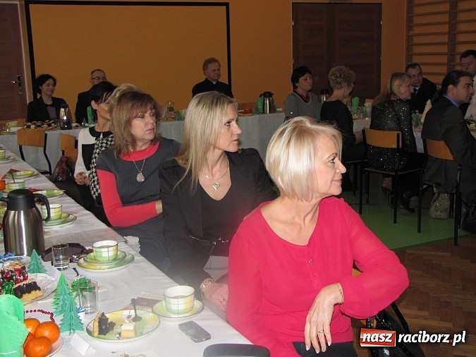 Zdjęcie w galerii na portalu naszraciborz.pl: Świąteczne widowisko w Szkole Podstawowej nr 13. Wiadomości z piekła rodem wiadomości z regionu