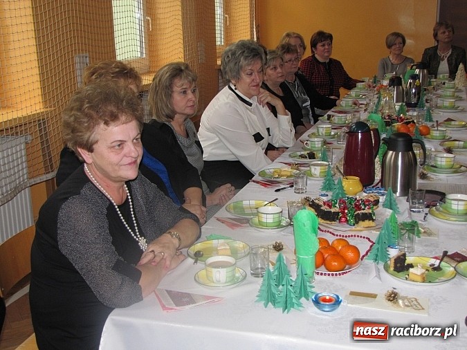 Zdjęcie w galerii na portalu naszraciborz.pl: Świąteczne widowisko w Szkole Podstawowej nr 13. Wiadomości z piekła rodem wiadomości z regionu