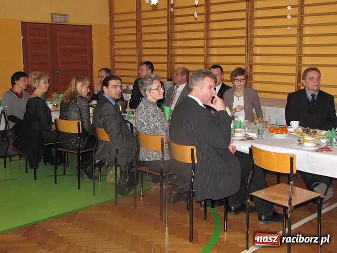 Zdjęcie w galerii na portalu naszraciborz.pl: Świąteczne widowisko w Szkole Podstawowej nr 13. Wiadomości z piekła rodem wiadomości z regionu