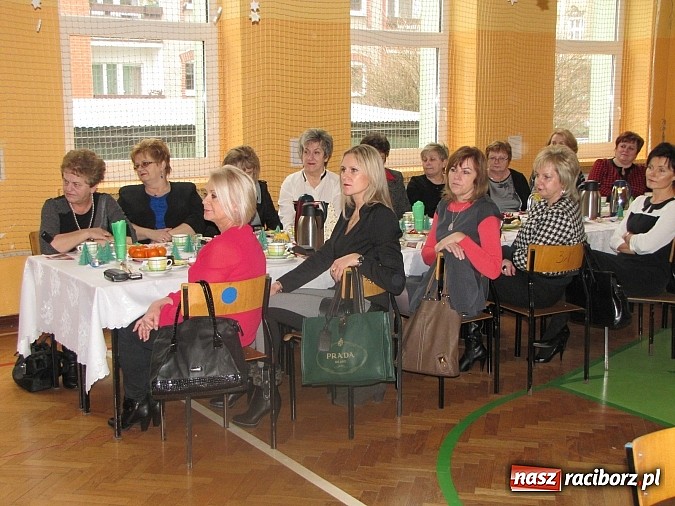 Zdjęcie w galerii na portalu naszraciborz.pl: Świąteczne widowisko w Szkole Podstawowej nr 13. Wiadomości z piekła rodem wiadomości z regionu