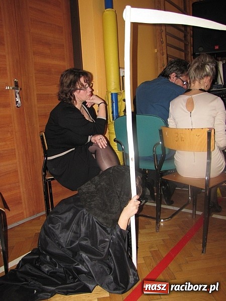 Zdjęcie w galerii na portalu naszraciborz.pl: Świąteczne widowisko w Szkole Podstawowej nr 13. Wiadomości z piekła rodem wiadomości z regionu