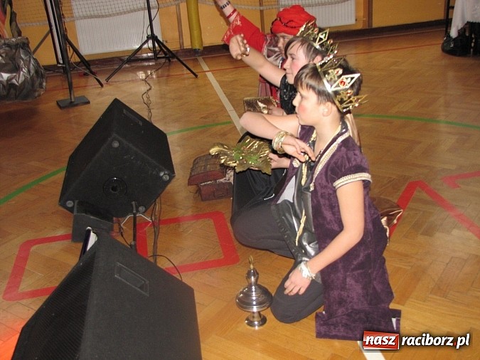 Zdjęcie w galerii na portalu naszraciborz.pl: Świąteczne widowisko w Szkole Podstawowej nr 13. Wiadomości z piekła rodem wiadomości z regionu