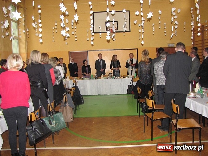 Zdjęcie w galerii na portalu naszraciborz.pl: Świąteczne widowisko w Szkole Podstawowej nr 13. Wiadomości z piekła rodem wiadomości z regionu