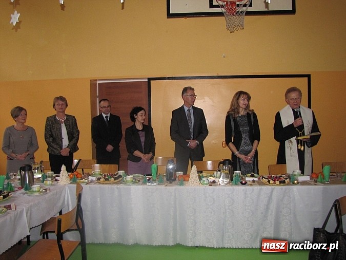 Zdjęcie w galerii na portalu naszraciborz.pl: Świąteczne widowisko w Szkole Podstawowej nr 13. Wiadomości z piekła rodem wiadomości z regionu