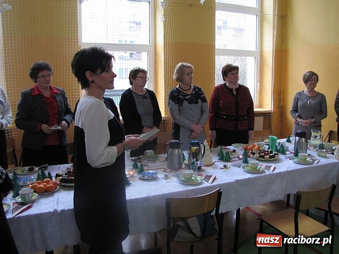 Zdjęcie w galerii na portalu naszraciborz.pl: Świąteczne widowisko w Szkole Podstawowej nr 13. Wiadomości z piekła rodem wiadomości z regionu
