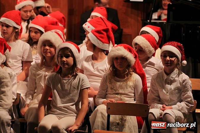 Zdjęcie w galerii na portalu naszraciborz.pl: Tradycyjny koncert kolęd w Szkole Muzycznej wiadomości z regionu