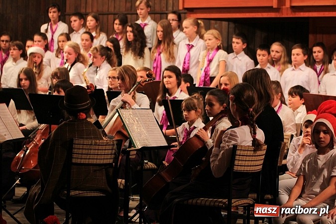 Zdjęcie w galerii na portalu naszraciborz.pl: Tradycyjny koncert kolęd w Szkole Muzycznej wiadomości z regionu