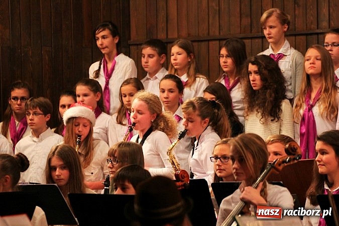 Zdjęcie w galerii na portalu naszraciborz.pl: Tradycyjny koncert kolęd w Szkole Muzycznej wiadomości z regionu