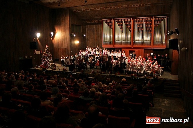 Zdjęcie w galerii na portalu naszraciborz.pl: Tradycyjny koncert kolęd w Szkole Muzycznej wiadomości z regionu