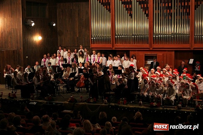Zdjęcie w galerii na portalu naszraciborz.pl: Tradycyjny koncert kolęd w Szkole Muzycznej wiadomości z regionu