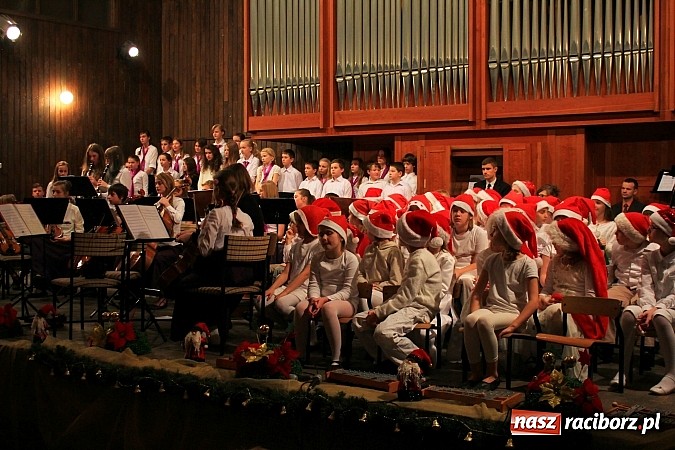 Zdjęcie w galerii na portalu naszraciborz.pl: Tradycyjny koncert kolęd w Szkole Muzycznej wiadomości z regionu