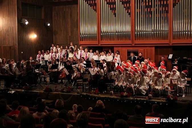Zdjęcie w galerii na portalu naszraciborz.pl: Tradycyjny koncert kolęd w Szkole Muzycznej wiadomości z regionu