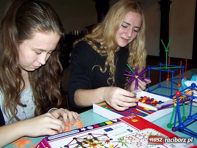 Zdjęcie w galerii na portalu naszraciborz.pl: Świat wokół nas w Gimnazjum Nr 5 wiadomości z regionu