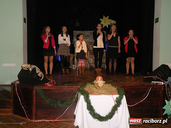 Zdjęcie w galerii na portalu naszraciborz.pl: Jasełkowy wieczór w MDK-u wiadomości z regionu