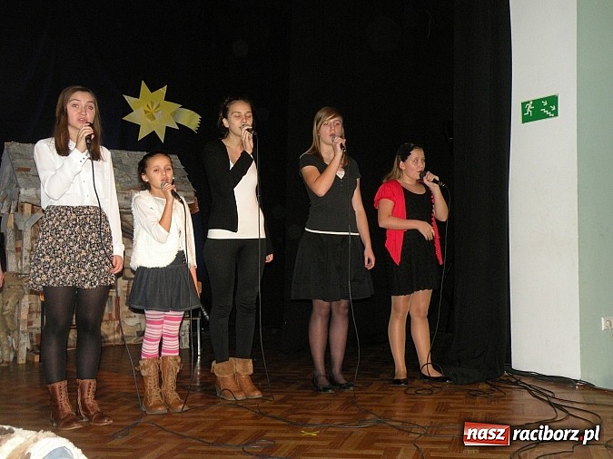 Zdjęcie w galerii na portalu naszraciborz.pl: Jasełkowy wieczór w MDK-u wiadomości z regionu