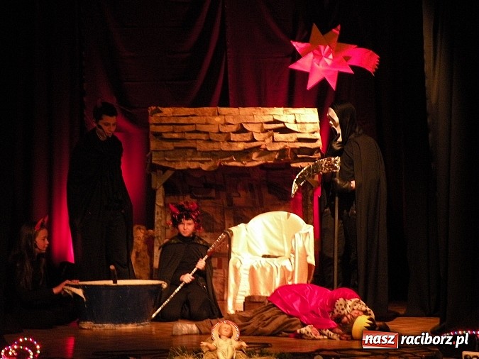 Zdjęcie w galerii na portalu naszraciborz.pl: Jasełkowy wieczór w MDK-u wiadomości z regionu