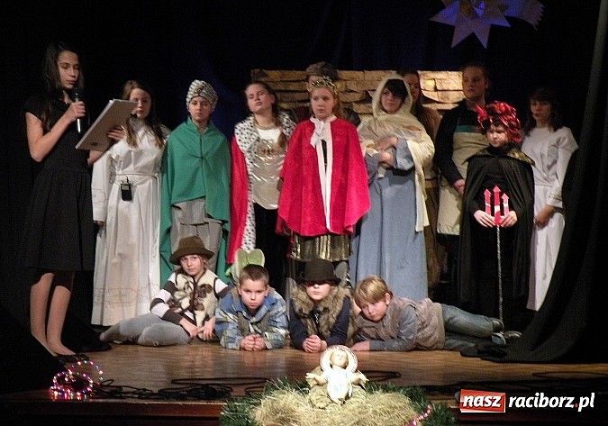 Zdjęcie w galerii na portalu naszraciborz.pl: Jasełkowy wieczór w MDK-u wiadomości z regionu
