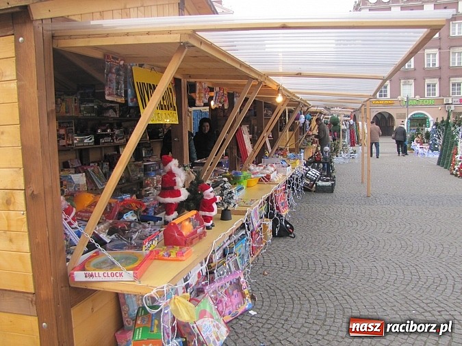 Zdjęcie w galerii na portalu naszraciborz.pl: Na raciborskim rynku stanął namiot sferyczny... wiadomości z regionu