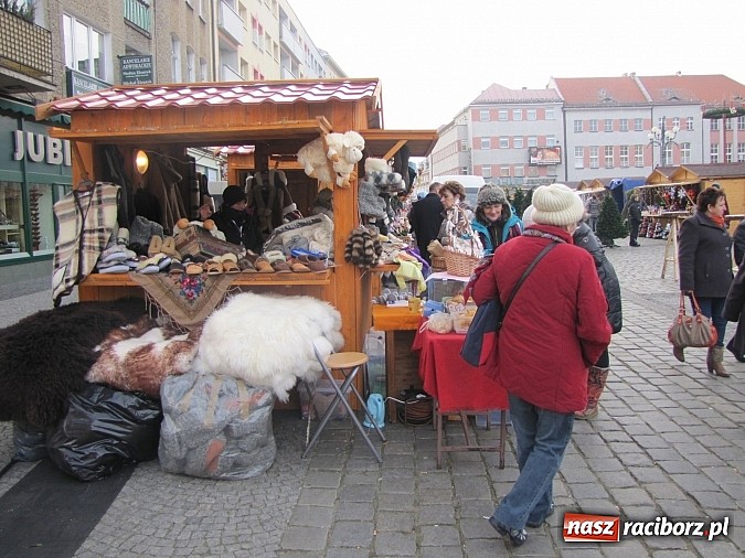 Zdjęcie w galerii na portalu naszraciborz.pl: Na raciborskim rynku stanął namiot sferyczny... wiadomości z regionu