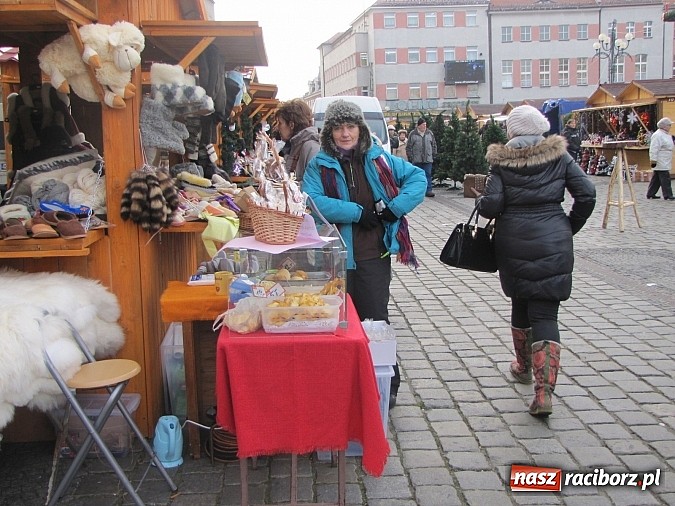 Zdjęcie w galerii na portalu naszraciborz.pl: Na raciborskim rynku stanął namiot sferyczny... wiadomości z regionu