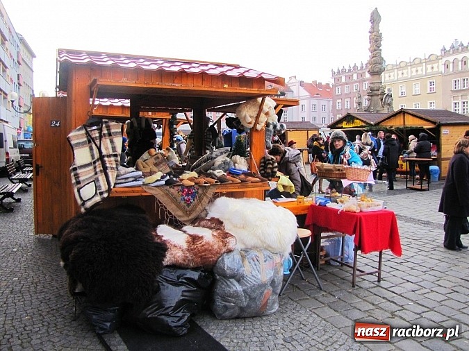 Zdjęcie w galerii na portalu naszraciborz.pl: Na raciborskim rynku stanął namiot sferyczny... wiadomości z regionu