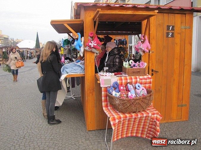 Zdjęcie w galerii na portalu naszraciborz.pl: Na raciborskim rynku stanął namiot sferyczny... wiadomości z regionu
