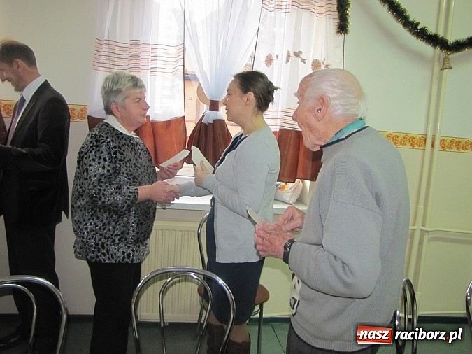 Zdjęcie w galerii na portalu naszraciborz.pl: Spotkanie opłatkowe w DDPS Iskierka wiadomości z regionu