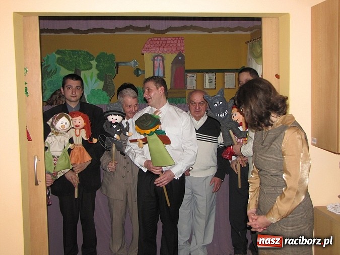 Zdjęcie w galerii na portalu naszraciborz.pl: Spotkanie opłatkowe w DDPS Iskierka wiadomości z regionu