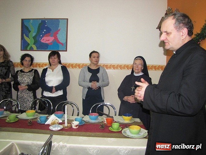 Zdjęcie w galerii na portalu naszraciborz.pl: Spotkanie opłatkowe w DDPS Iskierka wiadomości z regionu