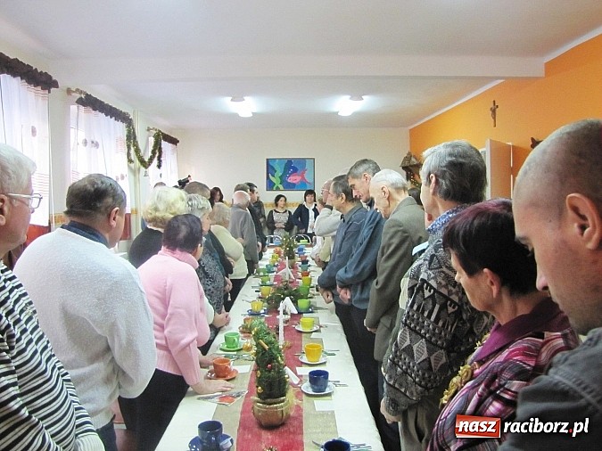 Zdjęcie w galerii na portalu naszraciborz.pl: Spotkanie opłatkowe w DDPS Iskierka wiadomości z regionu