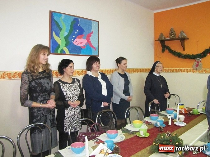 Zdjęcie w galerii na portalu naszraciborz.pl: Spotkanie opłatkowe w DDPS Iskierka wiadomości z regionu
